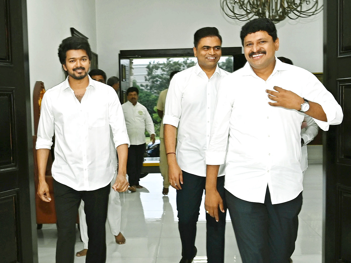 Hero Thalapathy Vijay Meets CM KCR Photos - Sakshi4