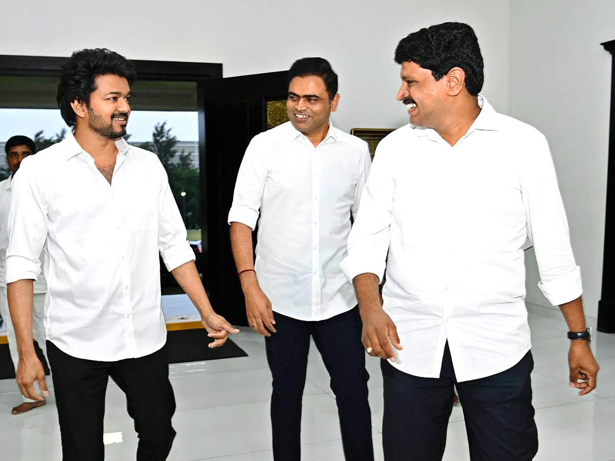 Hero Thalapathy Vijay Meets CM KCR Photos - Sakshi5