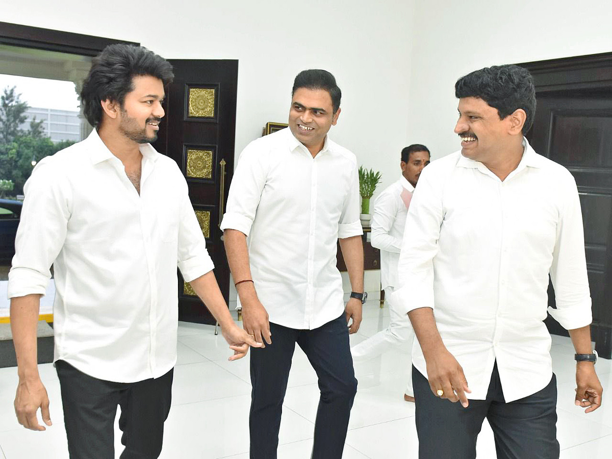 Hero Thalapathy Vijay Meets CM KCR Photos - Sakshi6