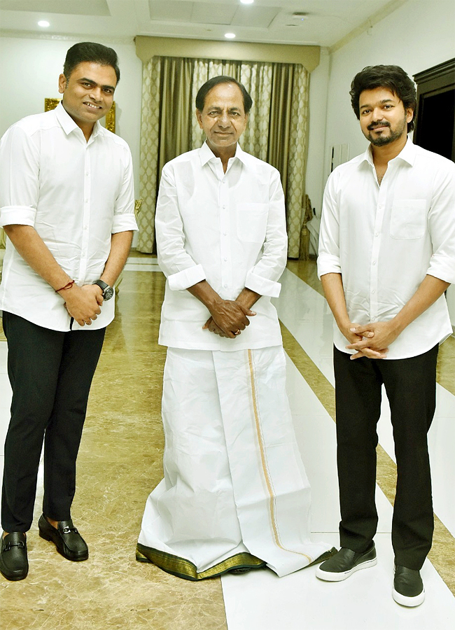 Hero Thalapathy Vijay Meets CM KCR Photos - Sakshi9