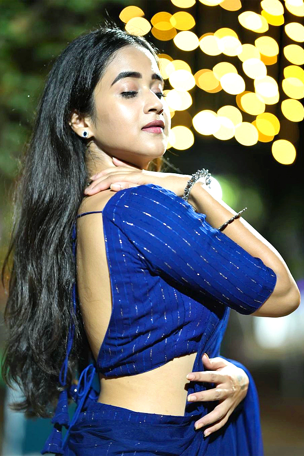 Deepthi Sunaina HD Photos - Sakshi12