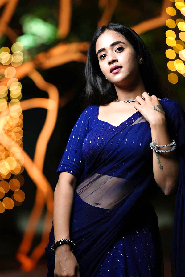 Deepthi Sunaina HD Photos - Sakshi15