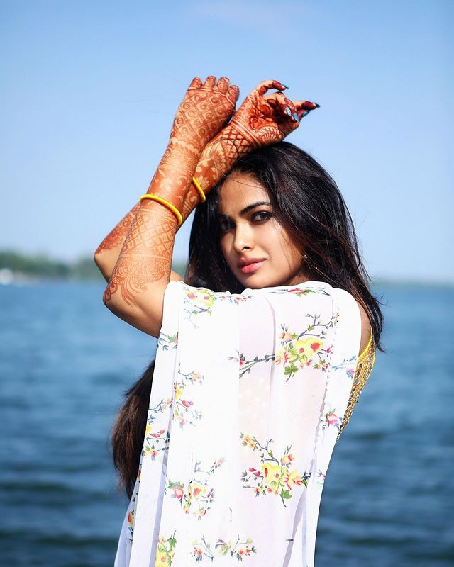 Bigg Boss Beauty Divi Vadthya Beautiful Photos - Sakshi2