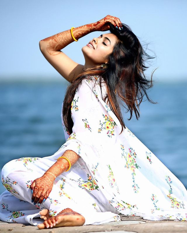 Bigg Boss Beauty Divi Vadthya Beautiful Photos - Sakshi6