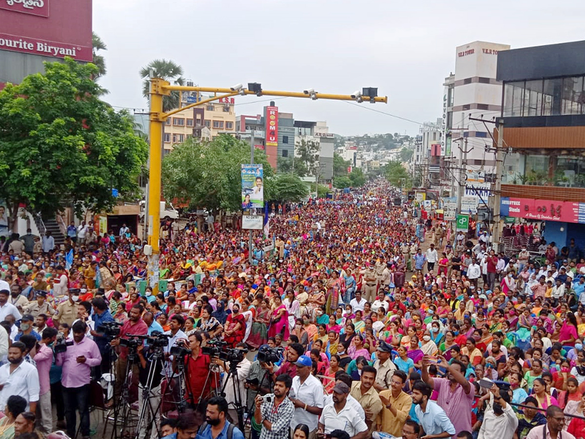 Samajika Nyaya Bheri Bus Yatra second Day Photo Highlights - Sakshi3