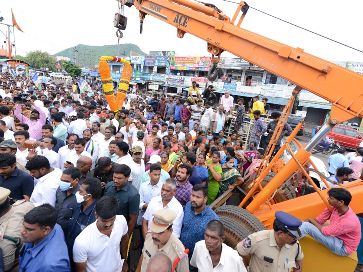 Samajika Nyaya Bheri Bus Yatra second Day Photo Highlights - Sakshi27