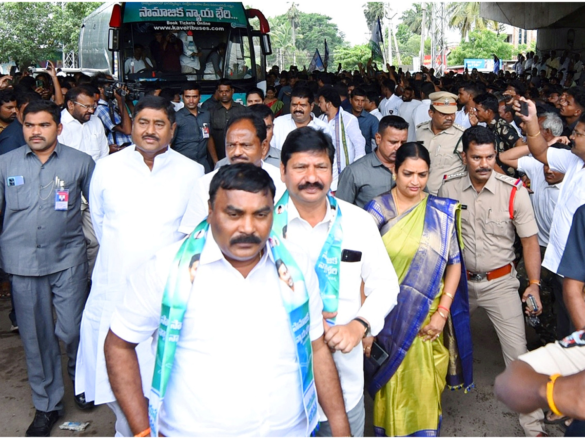 Samajika Nyaya Bheri Bus Yatra second Day Photo Highlights - Sakshi33