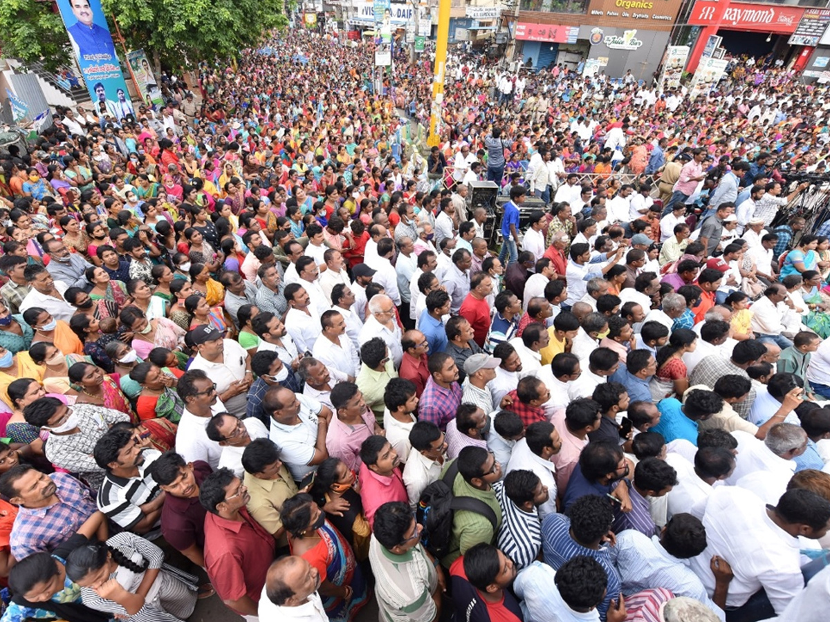 Samajika Nyaya Bheri Bus Yatra second Day Photo Highlights - Sakshi10