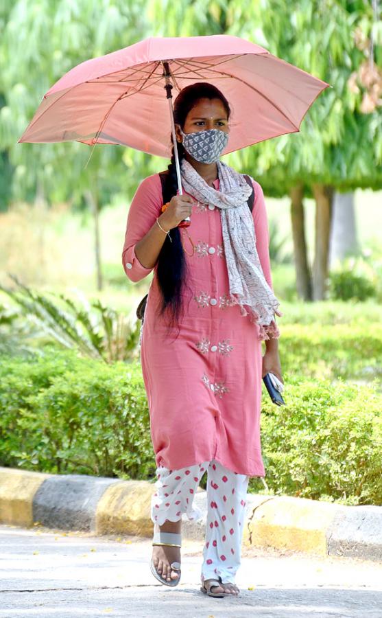 Record Level Temperature In Hyderabad - Sakshi6