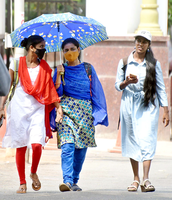 Record Level Temperature In Hyderabad - Sakshi7