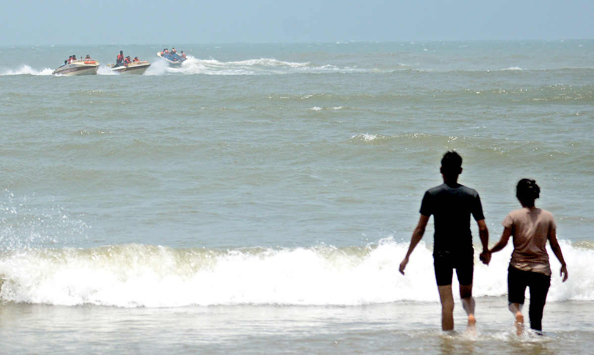 Visakhapatnam Bheemili Beach Photos - Sakshi10