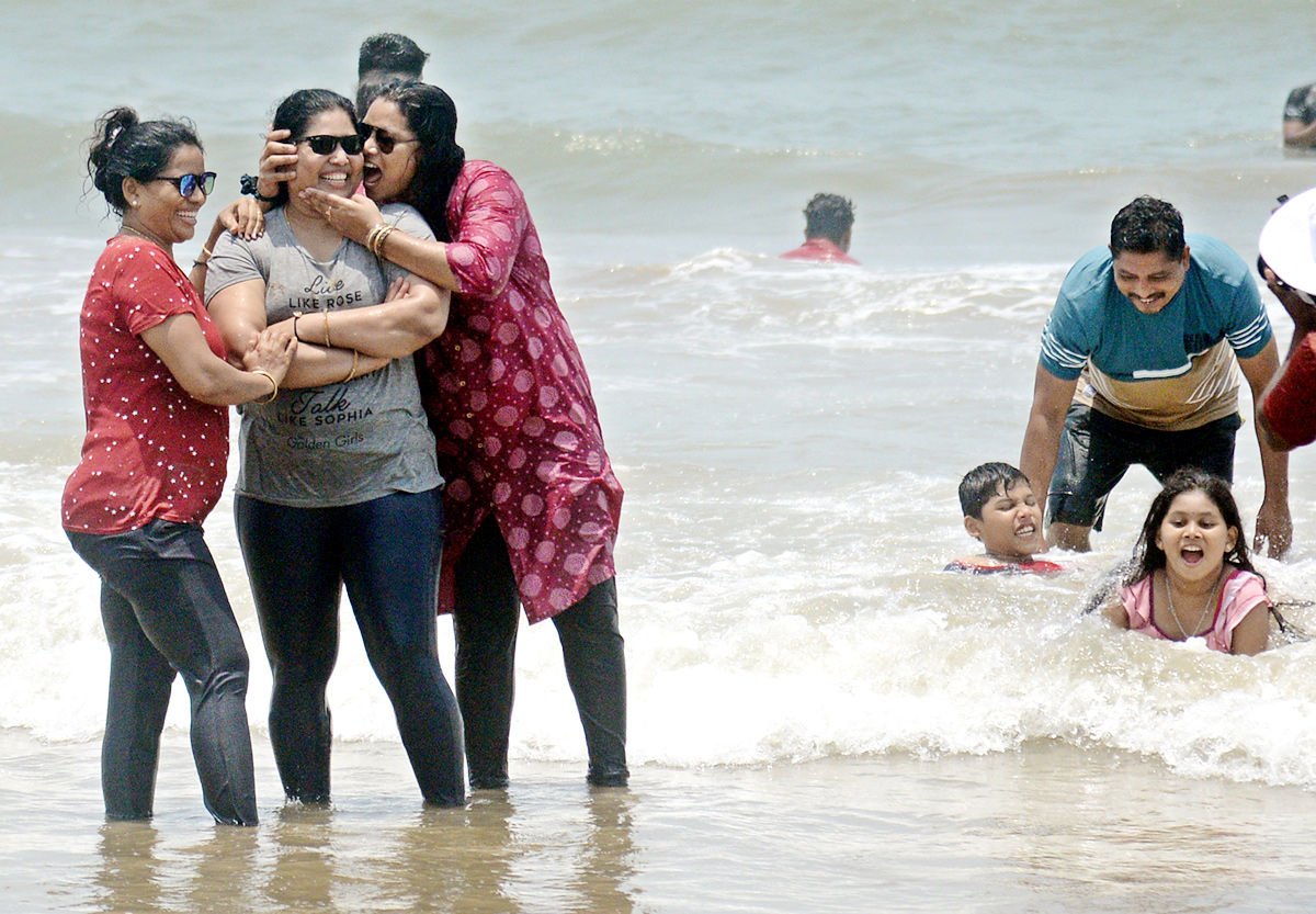 Visakhapatnam Bheemili Beach Photos - Sakshi4