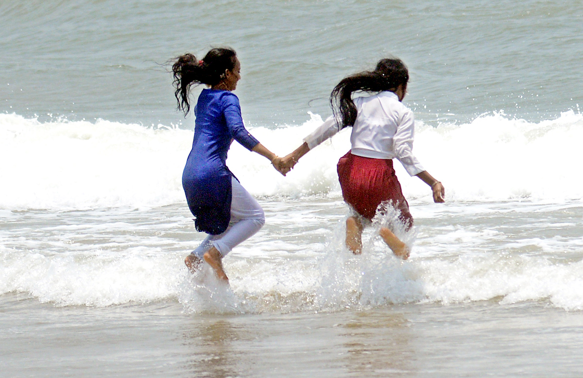 Visakhapatnam Bheemili Beach Photos - Sakshi5