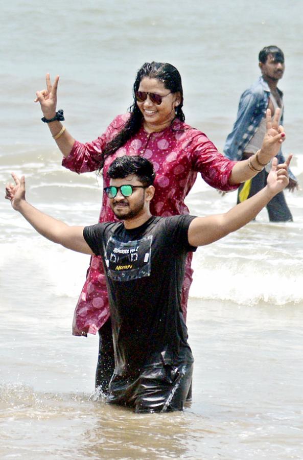 Visakhapatnam Bheemili Beach Photos - Sakshi13