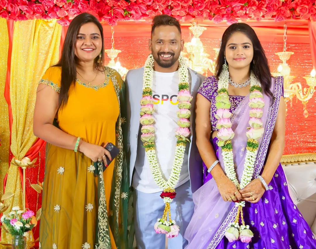 Jabardasth Kiraak Rp Engagement Photos   - Sakshi7