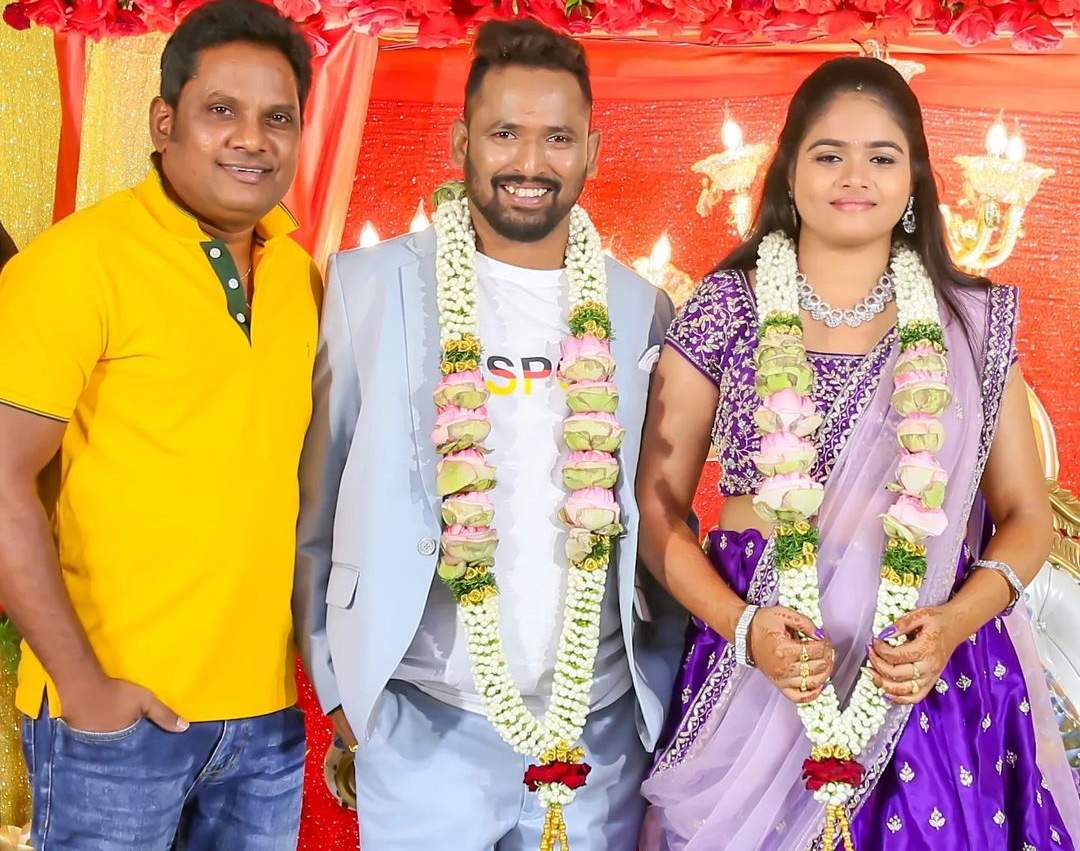 Jabardasth Kiraak Rp Engagement Photos   - Sakshi9