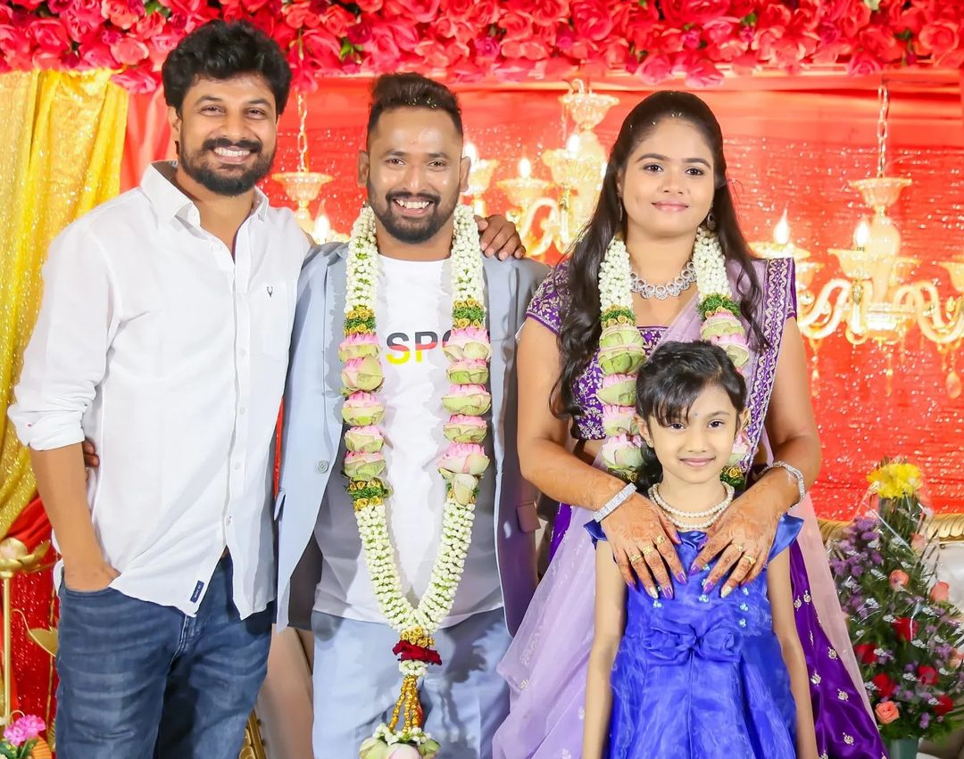 Jabardasth Kiraak Rp Engagement Photos   - Sakshi16