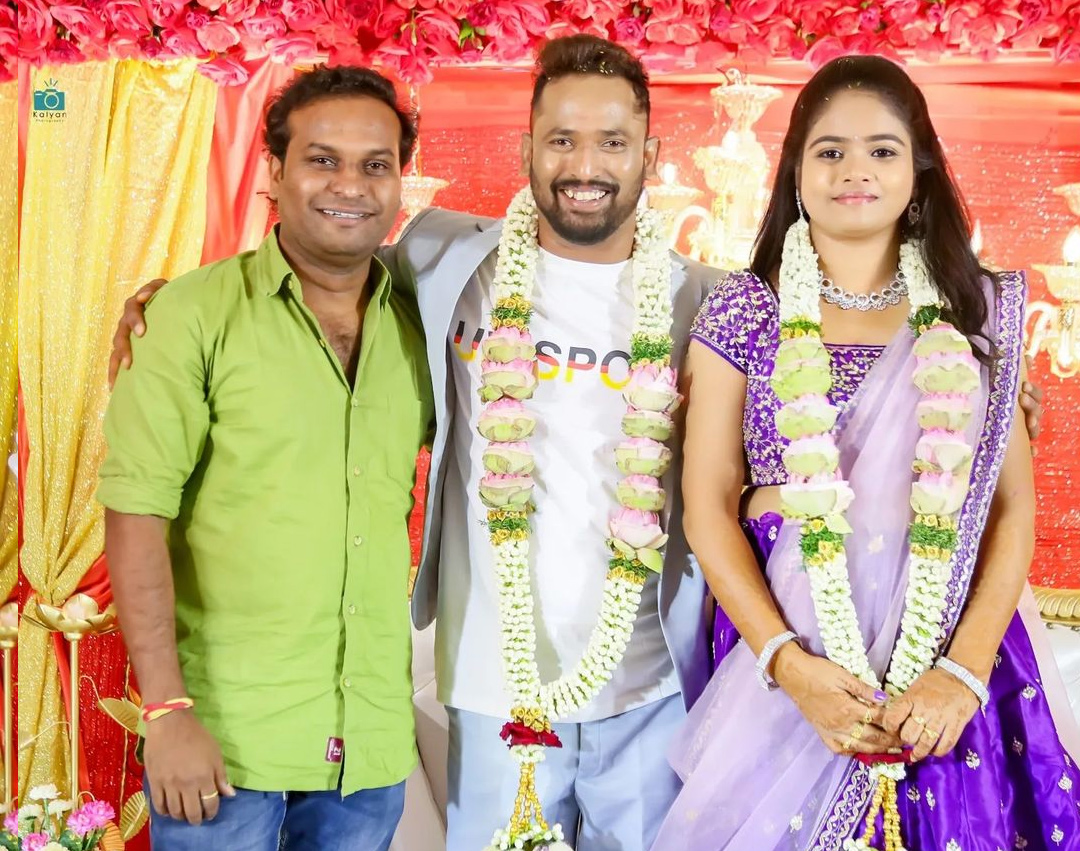 Jabardasth Kiraak Rp Engagement Photos   - Sakshi17