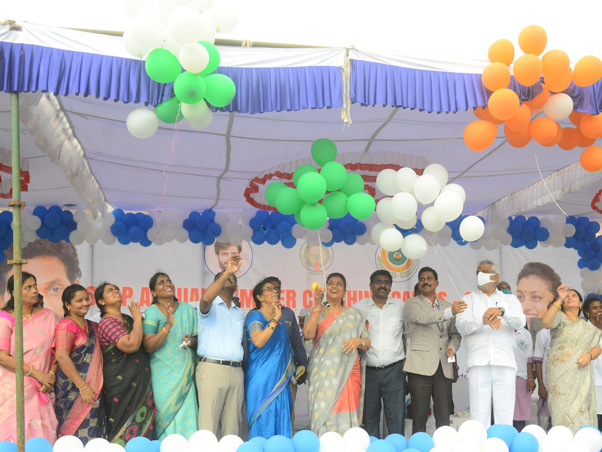 Minister Roja Playing Basket Ball Cricket and Archery game In Vijayawada Corporate Ground photo Gallery - Sakshi3