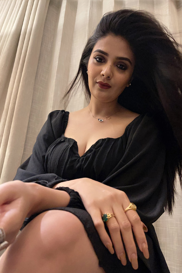 Anchor Sreemukhi Latest Photos - Sakshi12