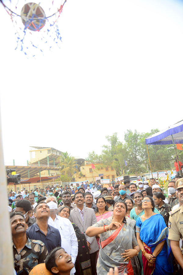 Minister Roja Playing Basket Ball Cricket and Archery game In Vijayawada Corporate Ground photo Gallery - Sakshi4