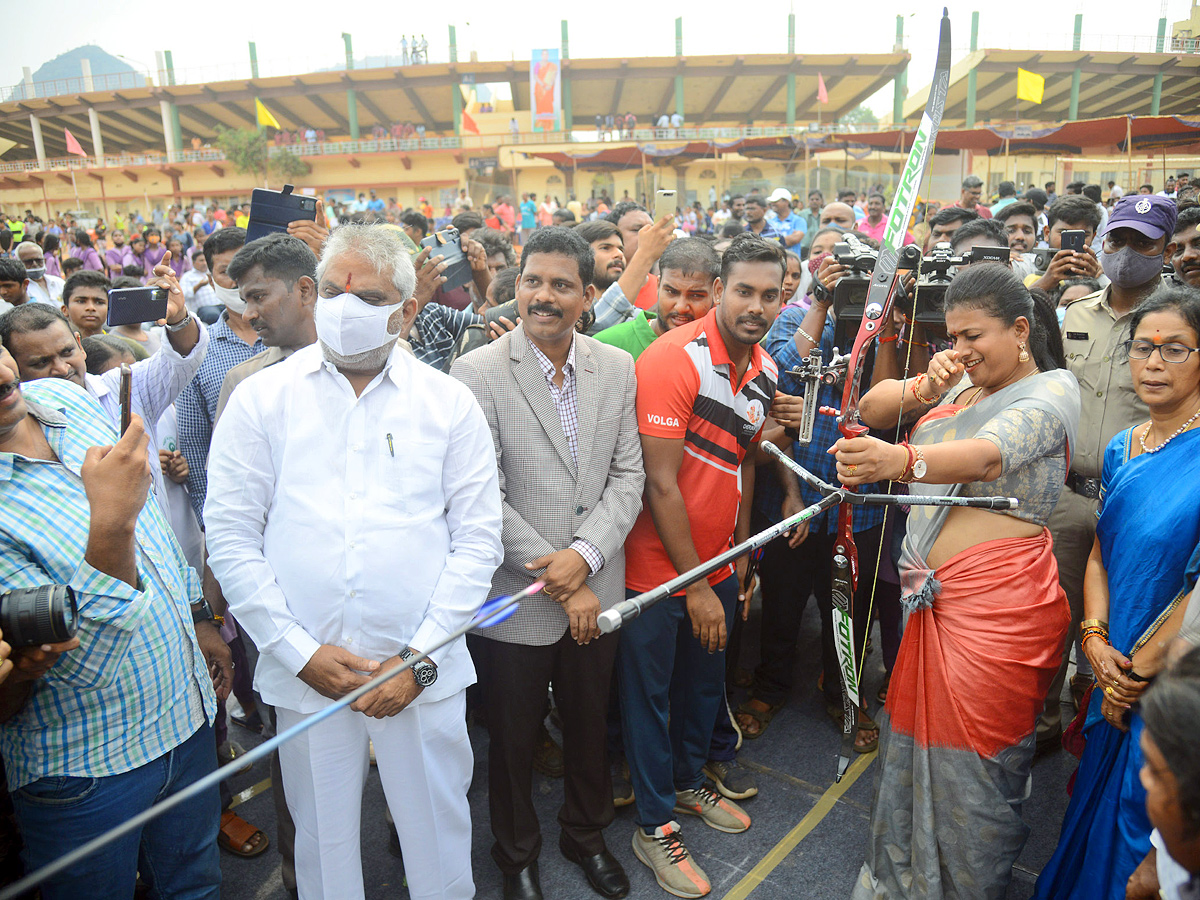 Minister Roja Playing Basket Ball Cricket and Archery game In Vijayawada Corporate Ground photo Gallery - Sakshi5