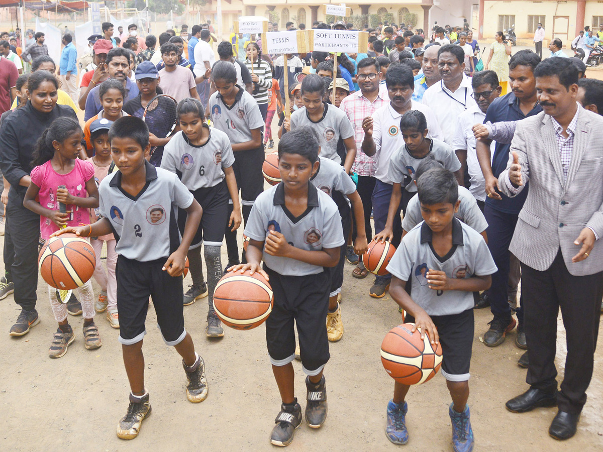 Minister Roja Playing Basket Ball Cricket and Archery game In Vijayawada Corporate Ground photo Gallery - Sakshi11