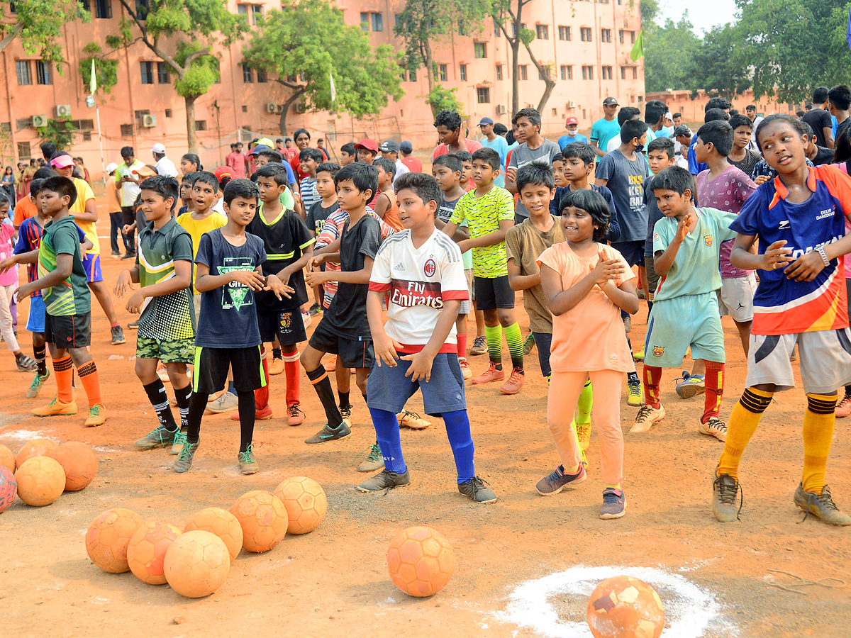 Minister Roja Playing Basket Ball Cricket and Archery game In Vijayawada Corporate Ground photo Gallery - Sakshi18