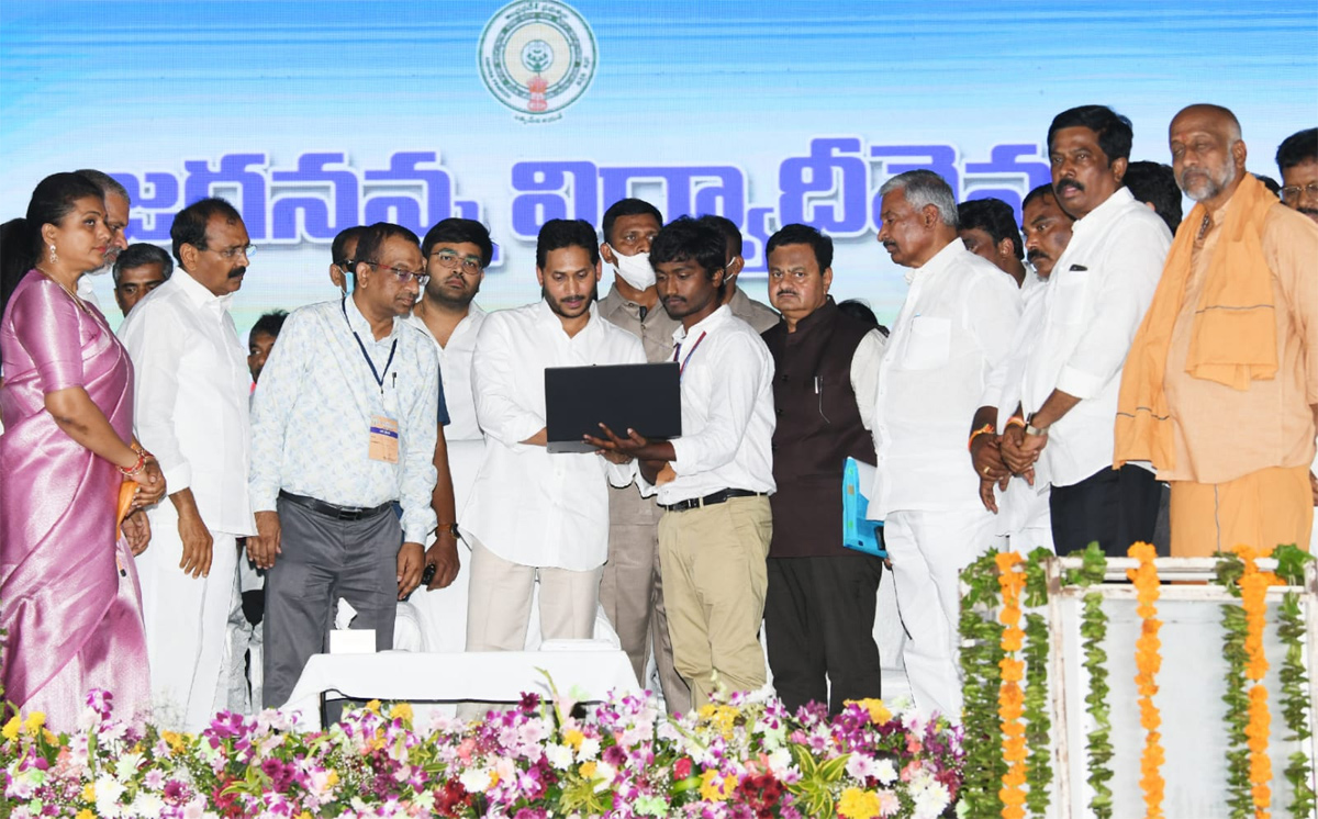 AP CM YS Jagan Tirupati Tour Photos - Sakshi2