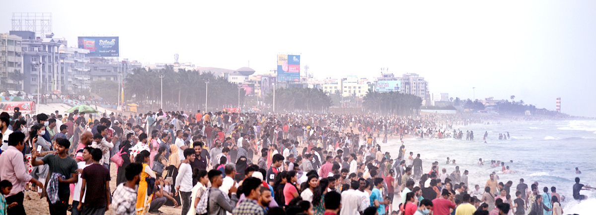 Tourists Rush at Rushikonda Beach Visakhapatnam  - Sakshi4