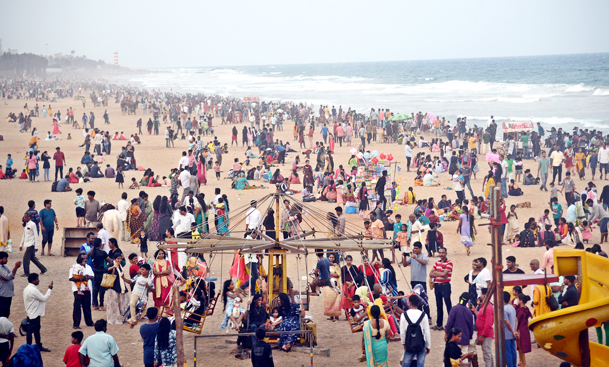 Tourists Rush at Rushikonda Beach Visakhapatnam  - Sakshi5