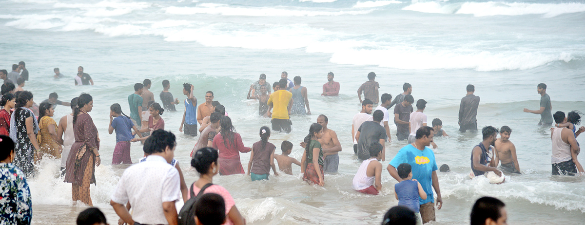 Tourists Rush at Rushikonda Beach Visakhapatnam  - Sakshi7