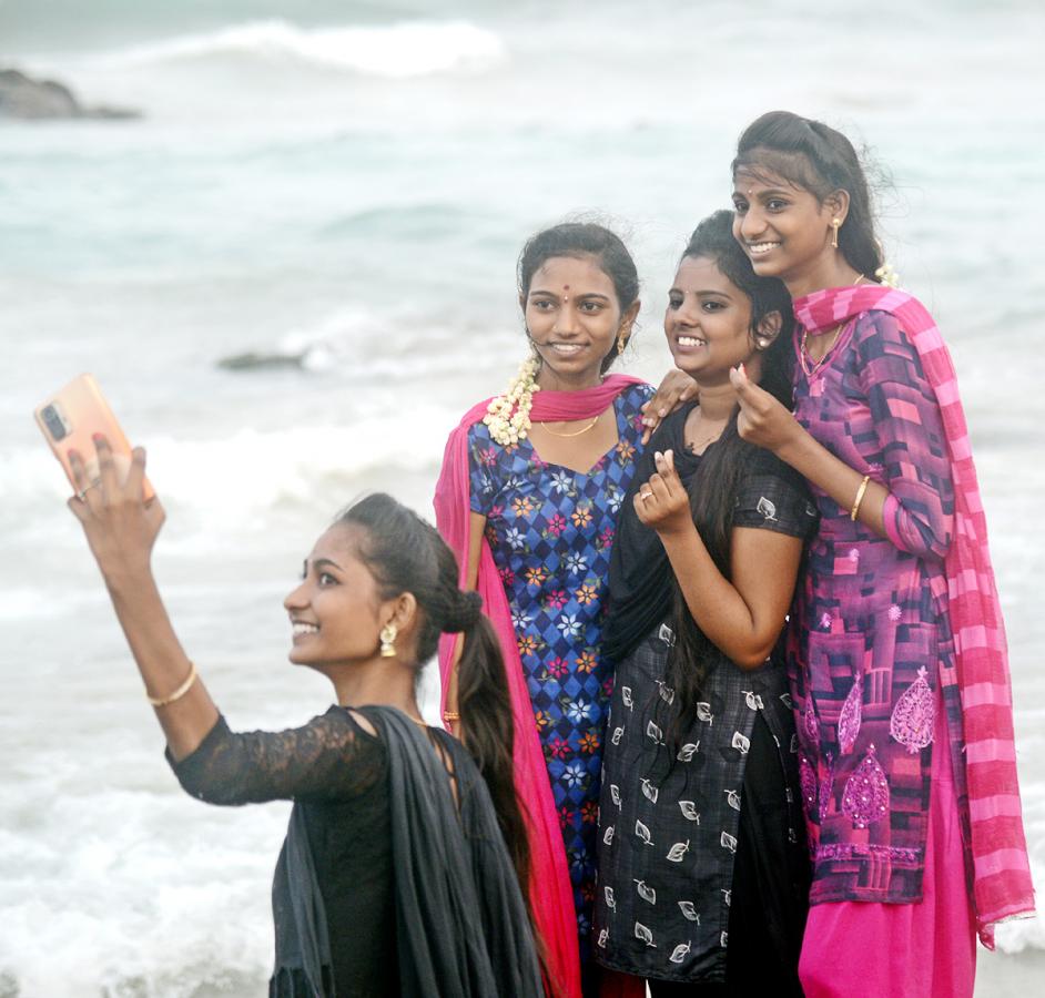 Tourists Rush at Rushikonda Beach Visakhapatnam  - Sakshi12