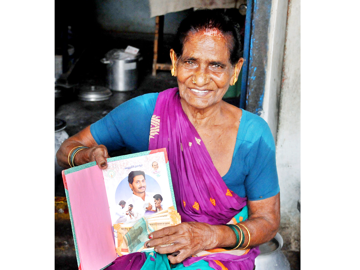 YSR Pensions Home Delivery In All Over AP Photo Gallery - Sakshi4