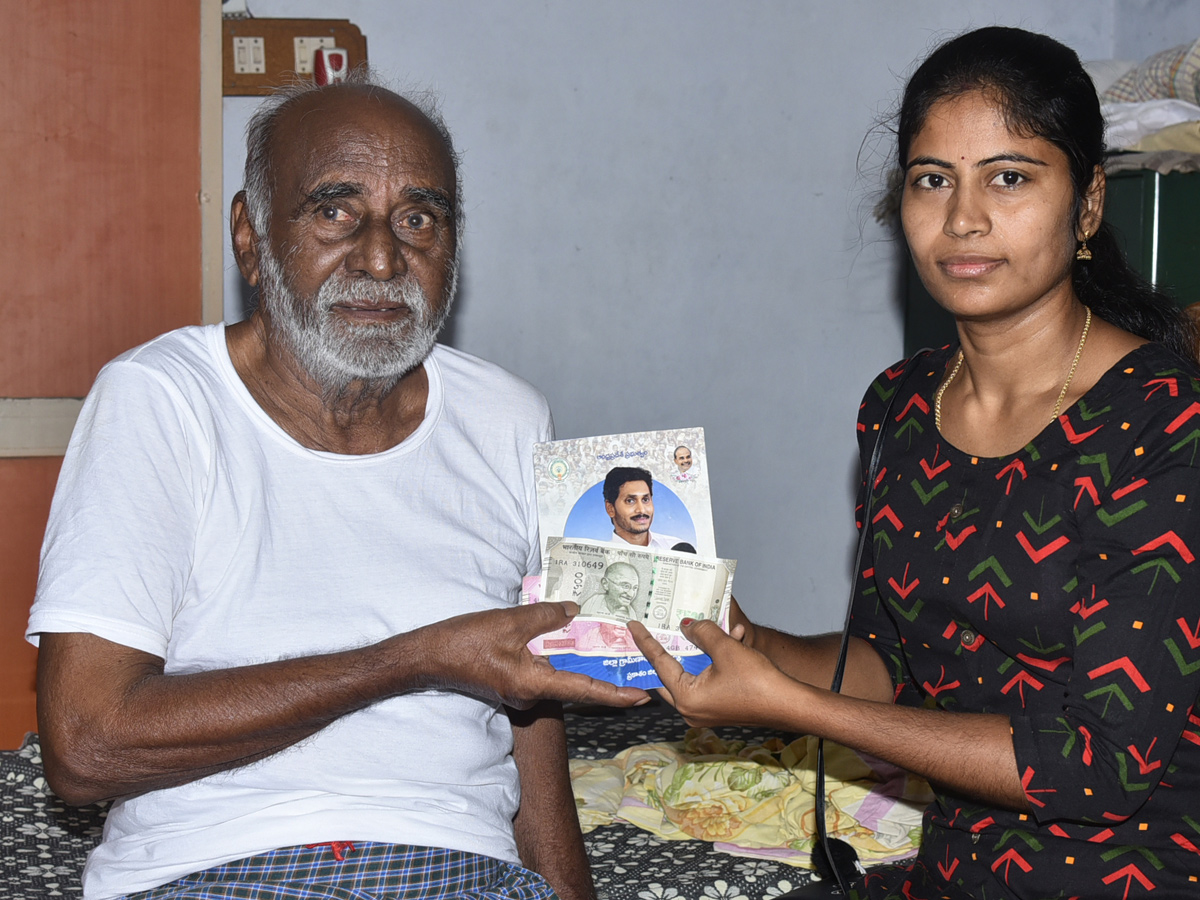 YSR Pensions Home Delivery In All Over AP Photo Gallery - Sakshi7