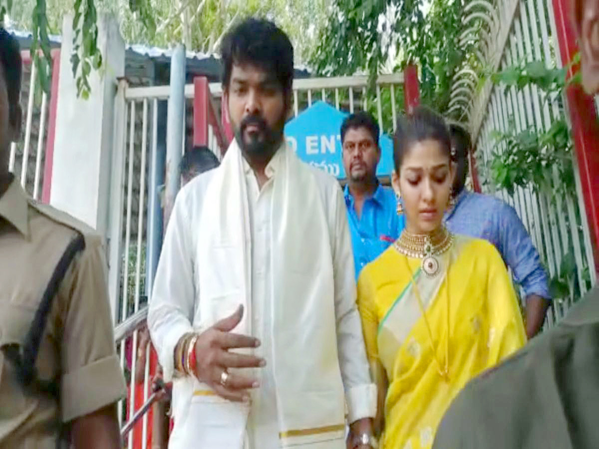 Newly Wed Couple Nayanthara Vignesh Shivan Visits Tirumala photo Gallery - Sakshi4