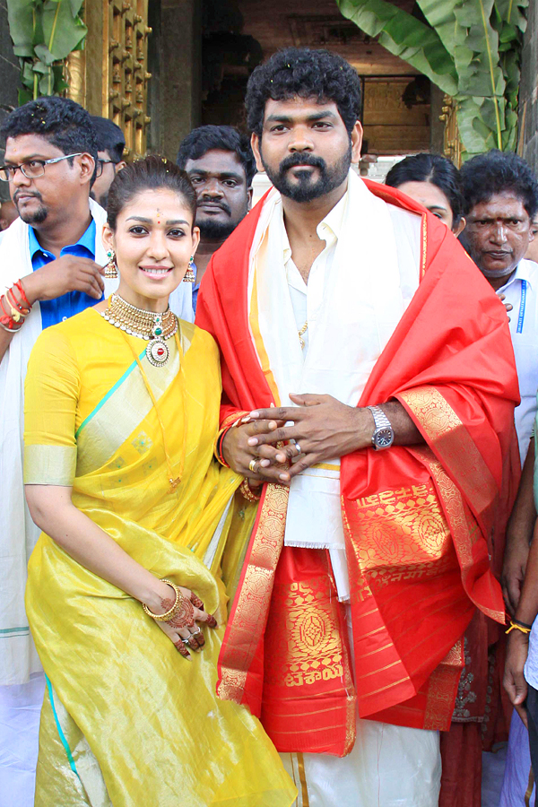 Newly Wed Couple Nayanthara Vignesh Shivan Visits Tirumala photo Gallery - Sakshi8