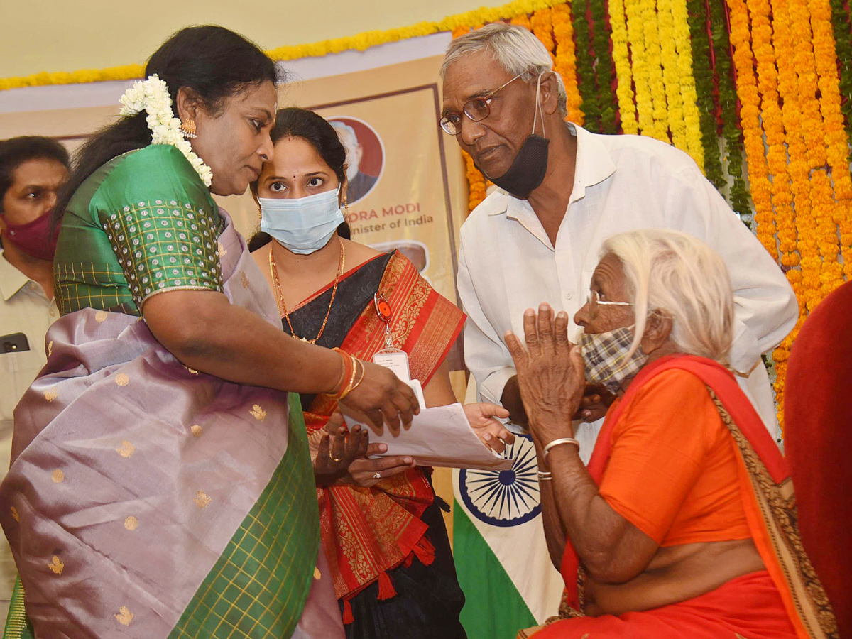 Mahila Darbar At Raj Bhavan PHoto Gallery - Sakshi13