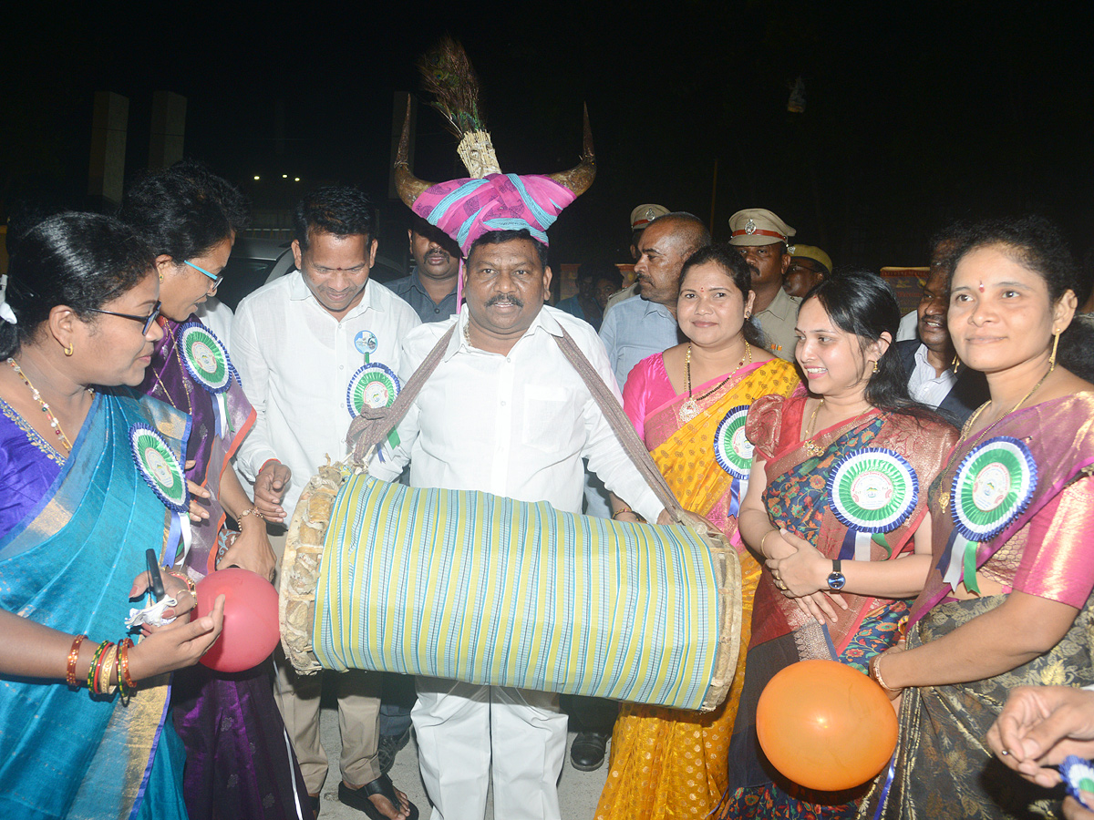 National Tribal Dance Festival in Visakhapatnam Photo Gallery - Sakshi13