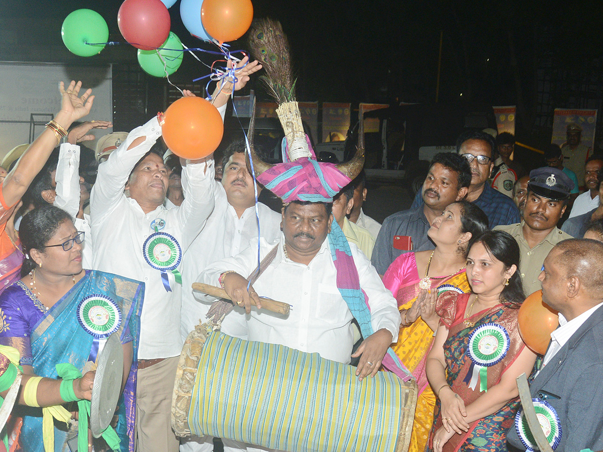 National Tribal Dance Festival in Visakhapatnam Photo Gallery - Sakshi10