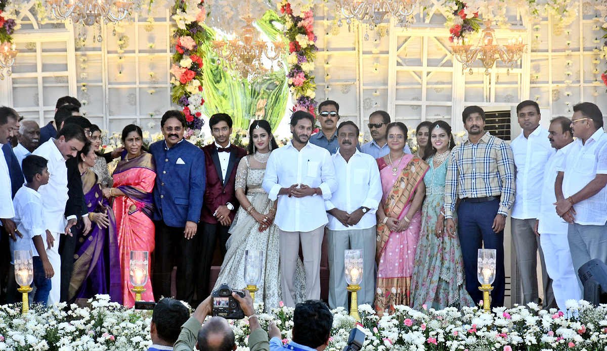 CM Jagan Attends Kavali MLA Ramireddy Pratap Kumar Reddy Son Wedding Reception - Sakshi2