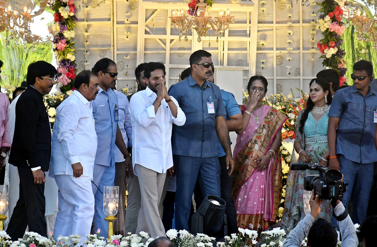 CM Jagan Attends Kavali MLA Ramireddy Pratap Kumar Reddy Son Wedding Reception - Sakshi6