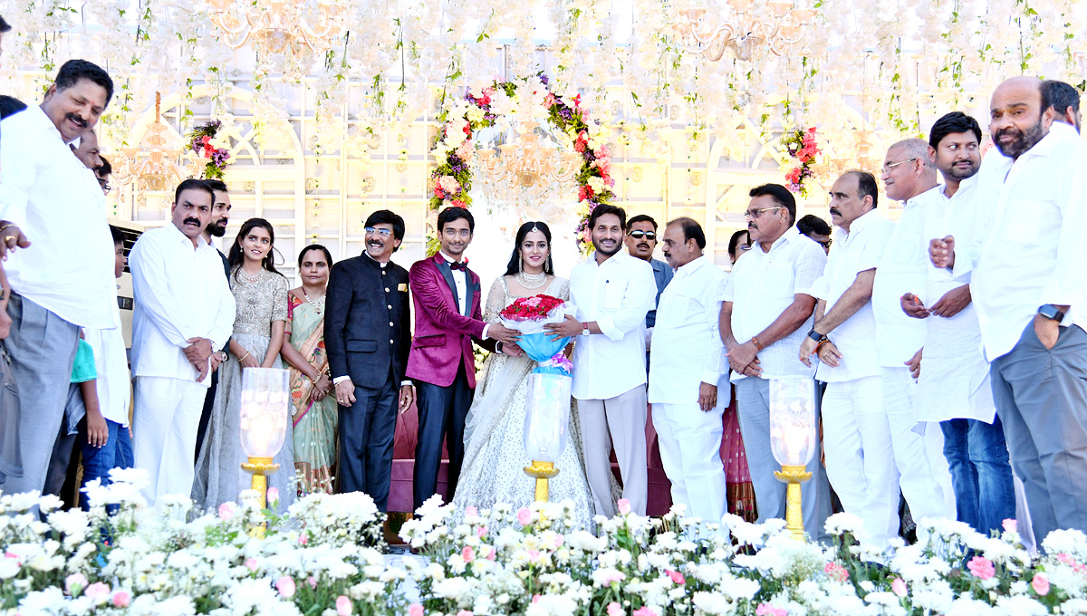 CM Jagan Attends Kavali MLA Ramireddy Pratap Kumar Reddy Son Wedding Reception - Sakshi1