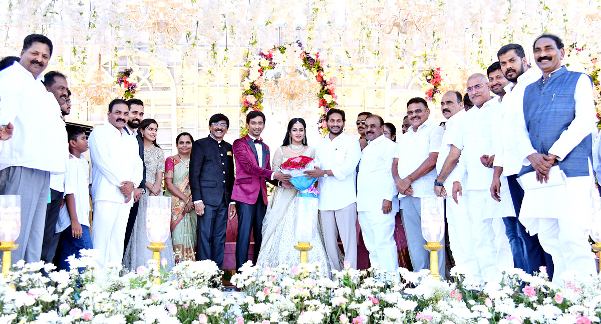 CM Jagan Attends Kavali MLA Ramireddy Pratap Kumar Reddy Son Wedding Reception - Sakshi8