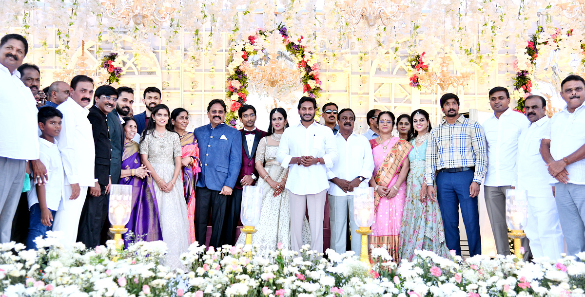 CM Jagan Attends Kavali MLA Ramireddy Pratap Kumar Reddy Son Wedding Reception - Sakshi9