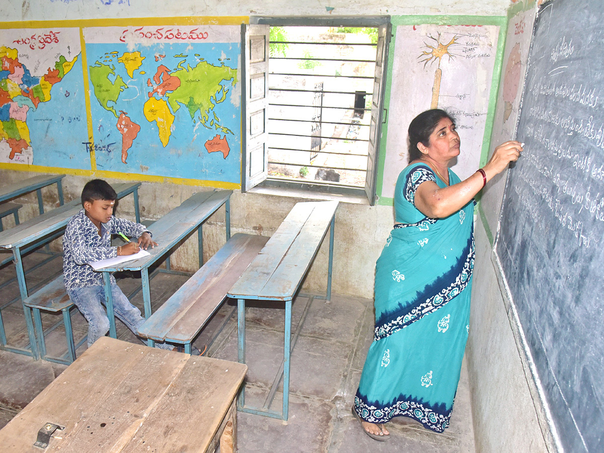 Schools Opening in Telangana Photos - Sakshi6