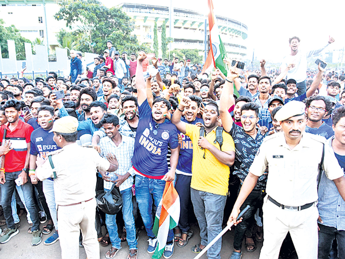 INDvsSA T20 Match in Visakhapatnam Photos  - Sakshi17