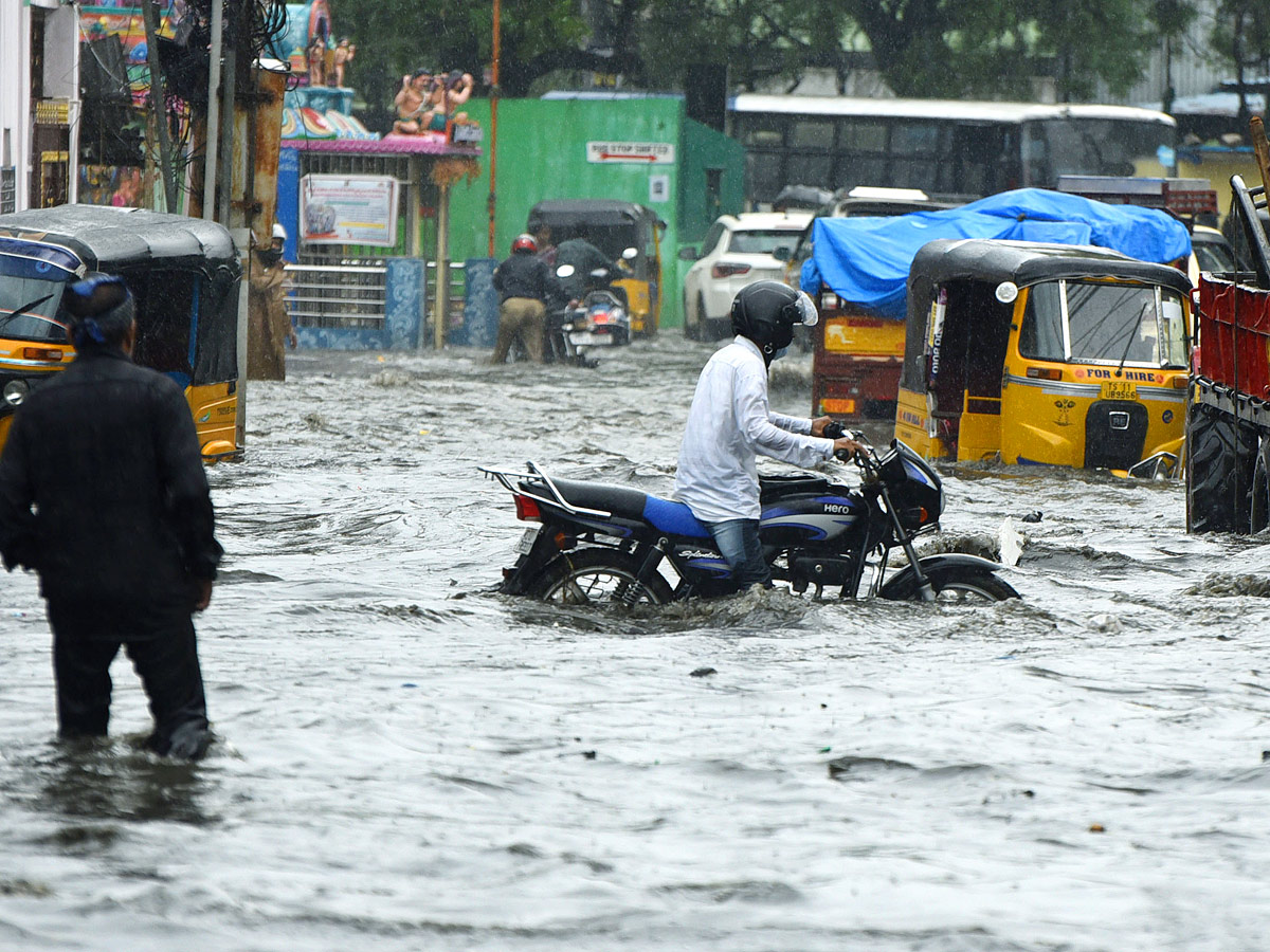 Heavy Rain in Hyderabad Photos - Sakshi10