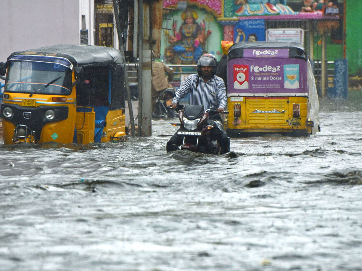 Heavy Rain in Hyderabad Photos - Sakshi12