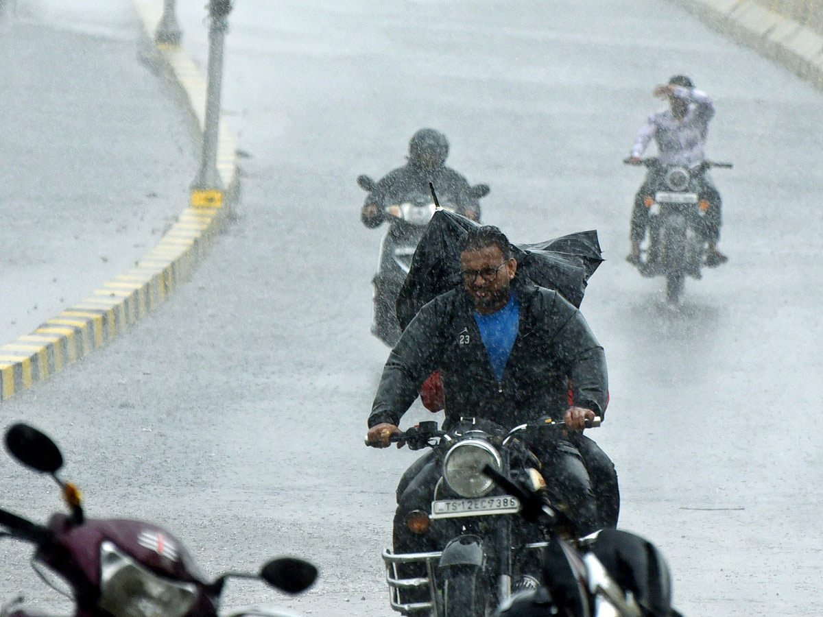 Heavy Rain in Hyderabad Photos - Sakshi13